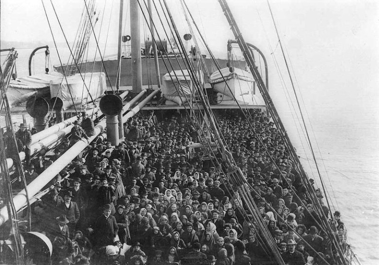 immigrants_on_an_atlantic_liner_1906
