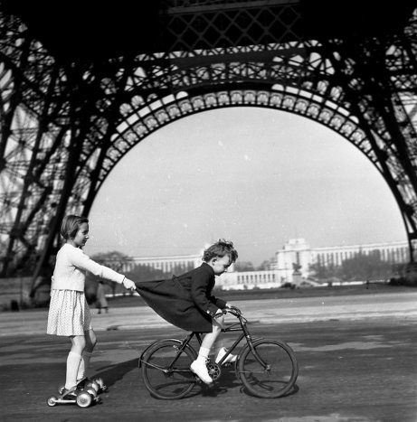 Le Remorqueur du Champ de Mars, Doisneau