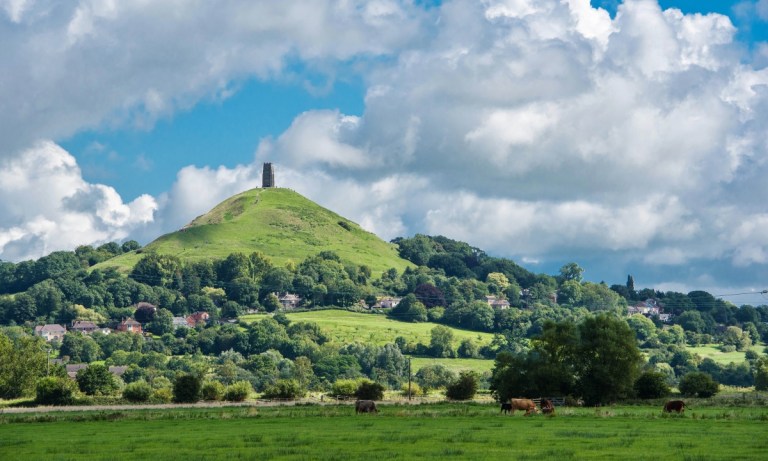 Glastonbury_Tor-_View_of_an_iconic_landmark_(geograph_5500644)