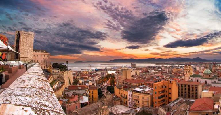 Mangiare-osservare-innamorarsi-dormire-a-Cagliari-suggerimenti-per-un-weekend-sospeso-tra-storia-e-leggenda-1